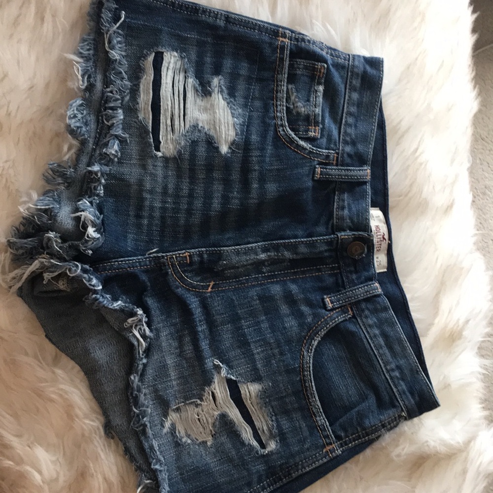 Hollister high waisted shorts (size 1, 25)